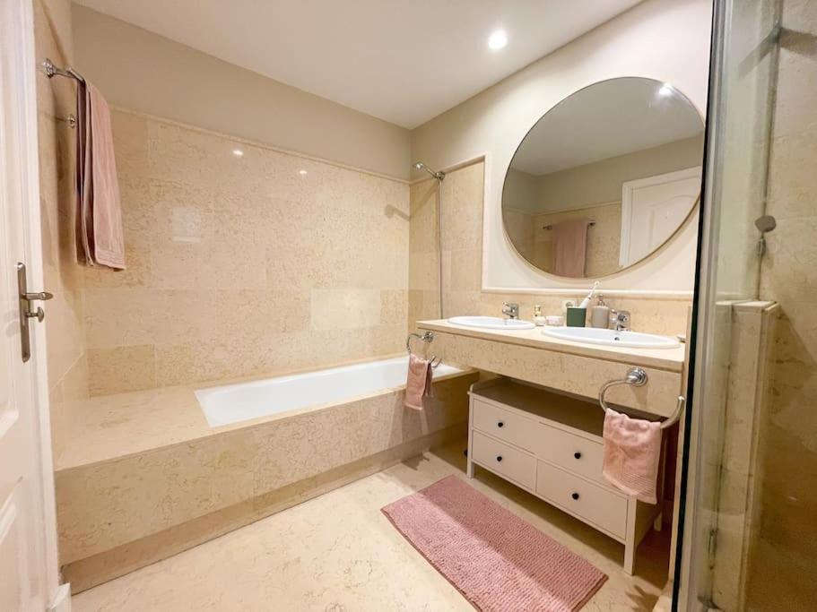Luxurious 2 Bedroom Apartment With Spa Facilities Benahavís Eksteriør billede